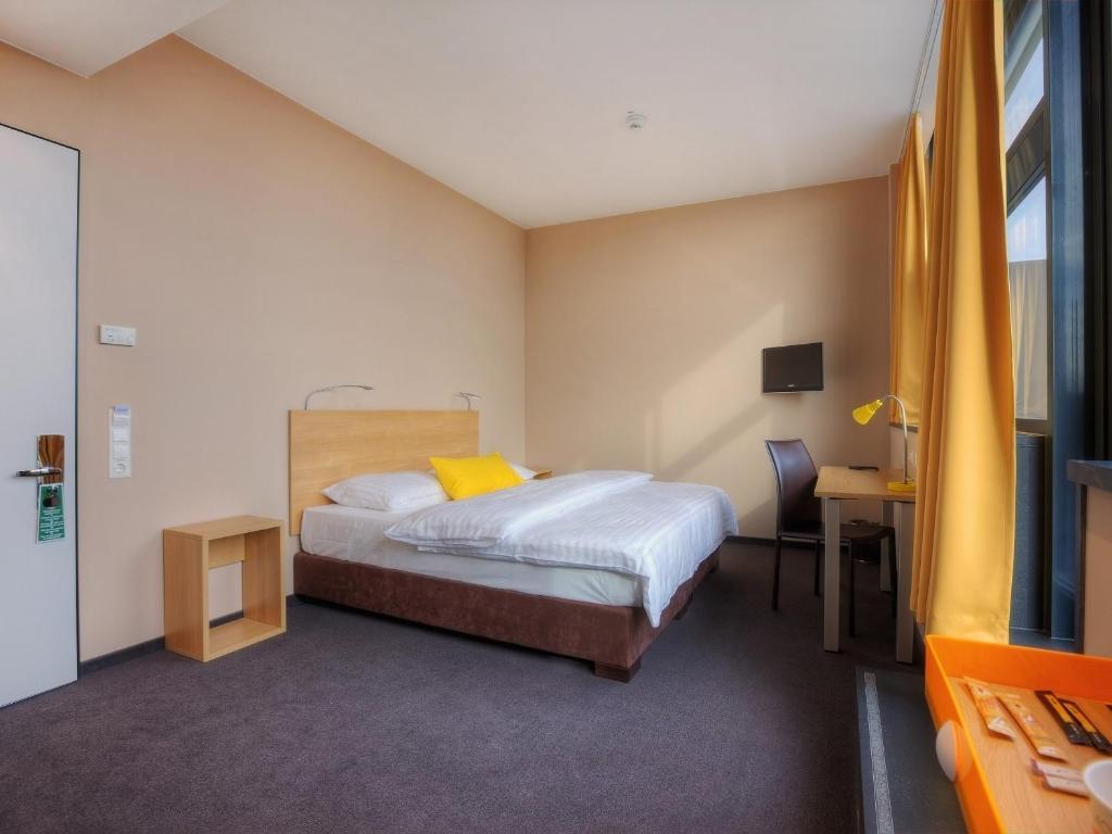 B&B Hotel Muenchen-Moosach Dış mekan fotoğraf