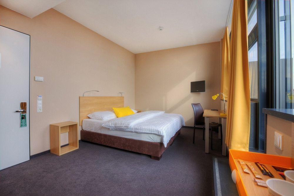 B&B Hotel Muenchen-Moosach Dış mekan fotoğraf